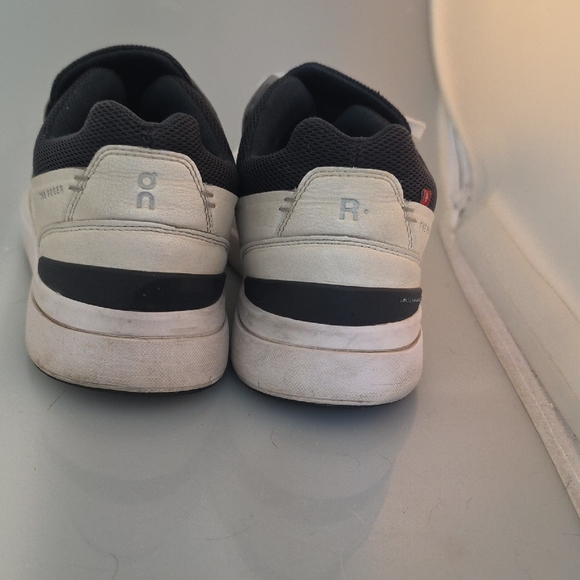 On Cloud Roger White Low-Top Sneakers - Picture 3 of 5